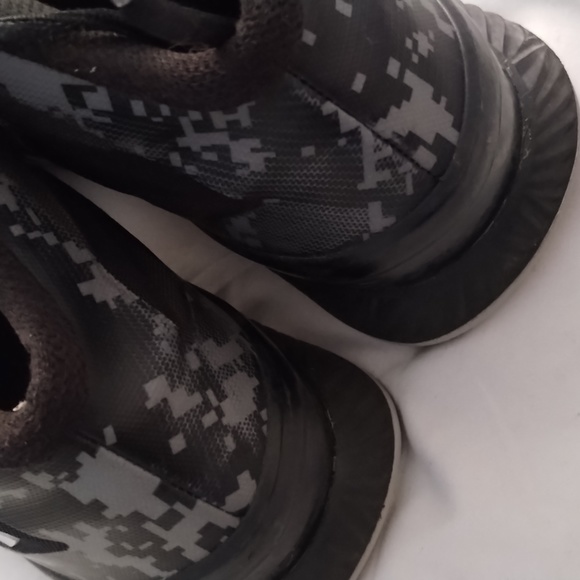 Size 10 under armour tennis - Picture 4 of 6